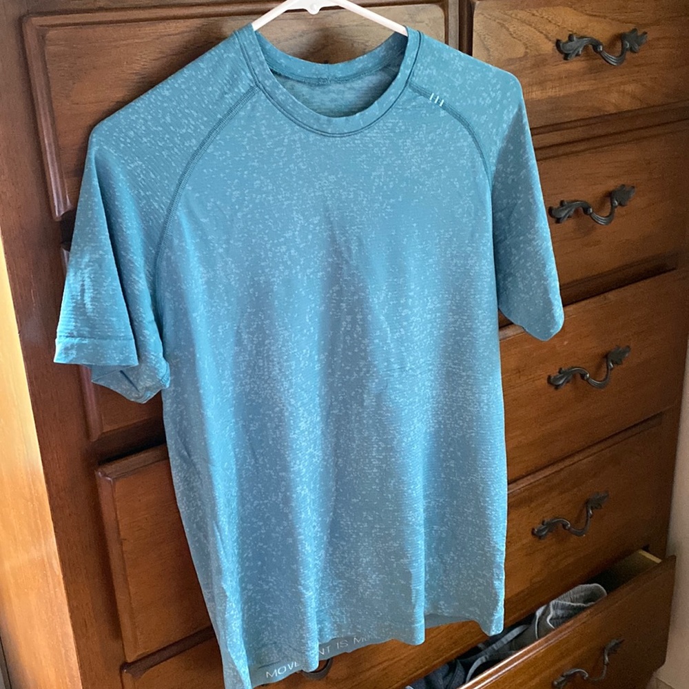 Lululemon metal vent shirt